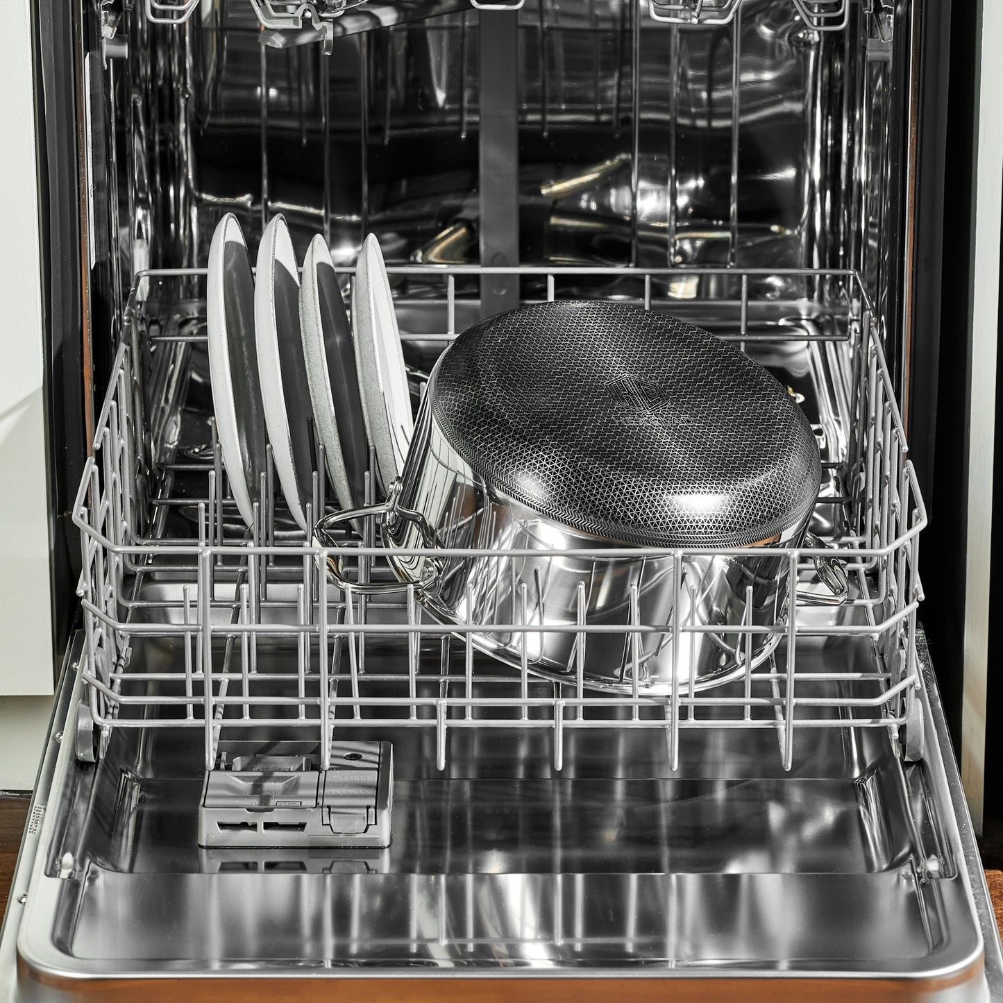 Hybrid Stock Pot With Lid, 8-Qt